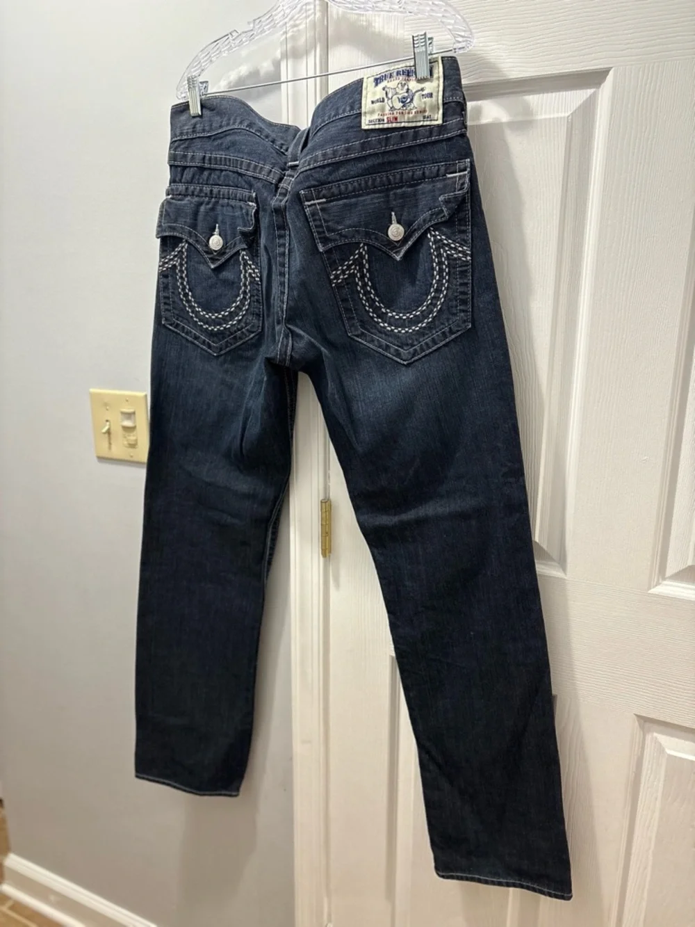 True Religion Men’s Slim Fit Straight Leg Jeans With Signature Stitching Size 34